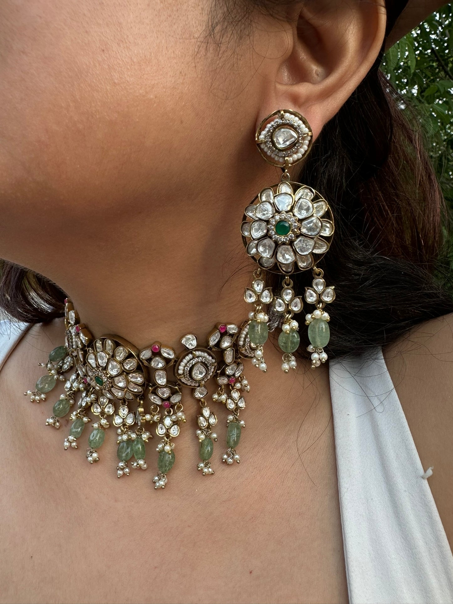 Sparkling Emerald Gem Choker