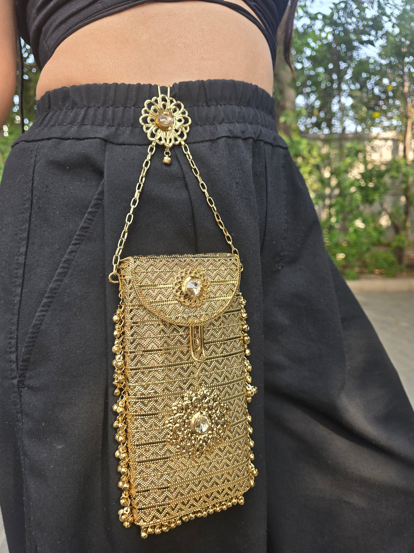 The Vintage Jardin Gold Mesh Crossbody Phone Pouch with 2-in-1 Waist & Crossbody Sling