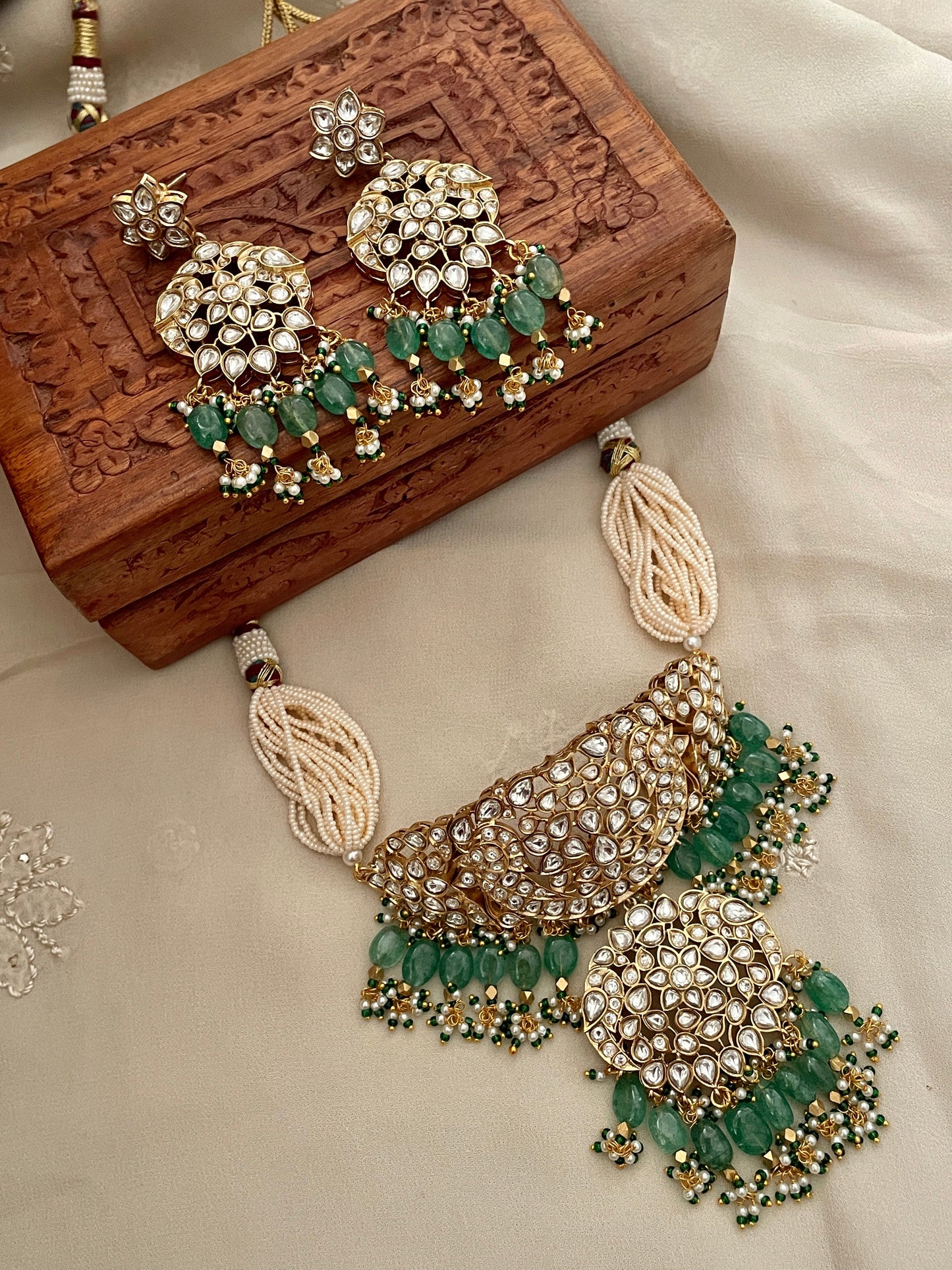 Gaming polki Emerald Choker Necklace set