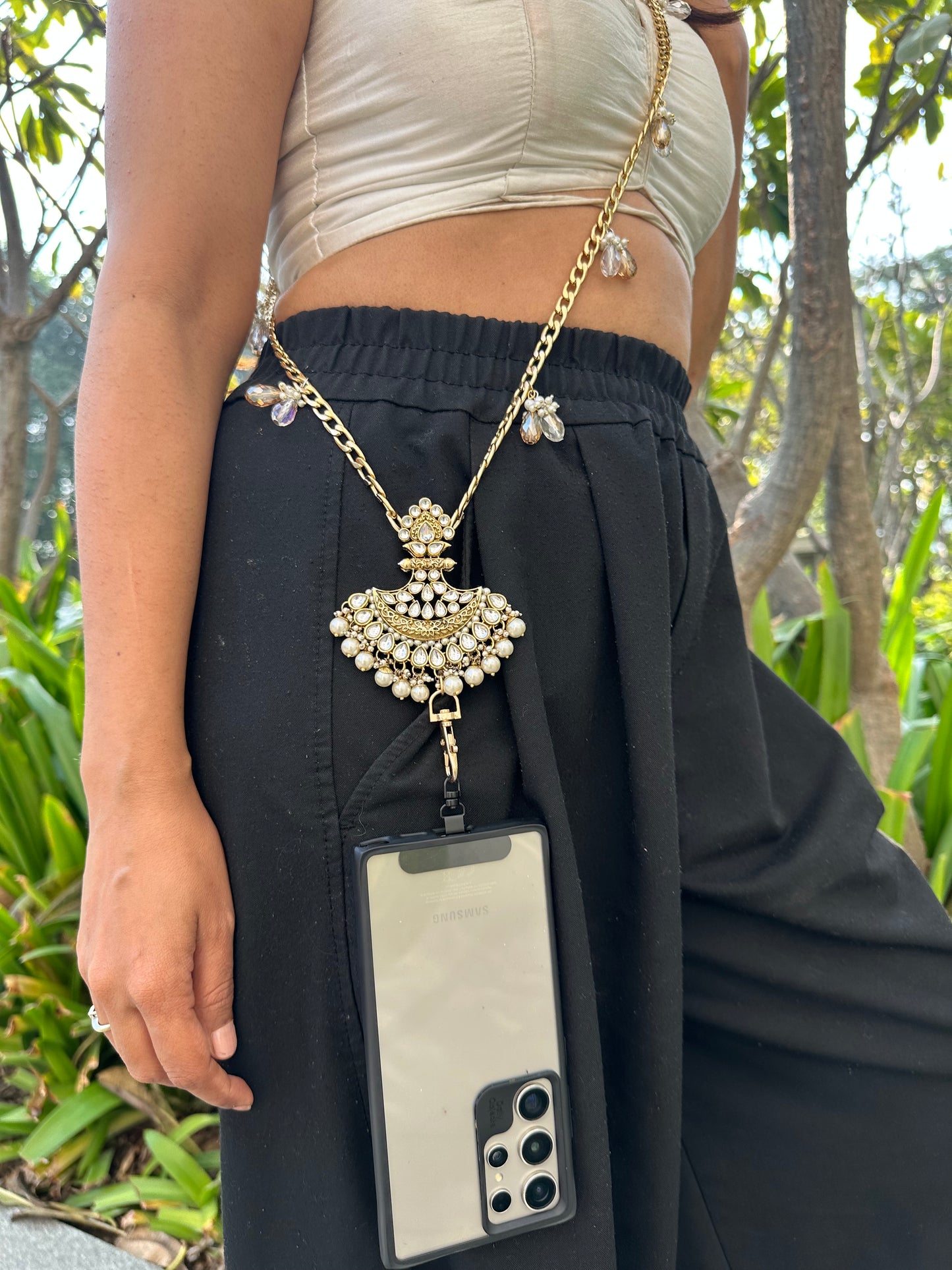 Kundan Crescent Moon Phone Sling – Gold Wedding Chain with Universal Tether