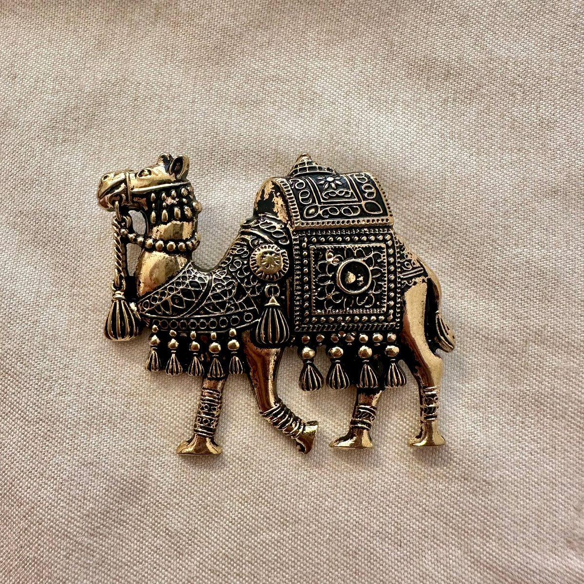 Antique Finish Indian Brooch Pins, Royal Crest Jewelry, Wedding Accessories