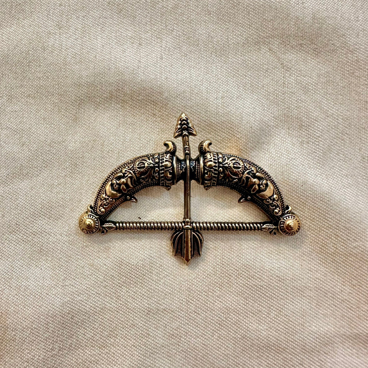 Antique Finish Indian Brooch Pins, Royal Crest Jewelry, Wedding Accessories