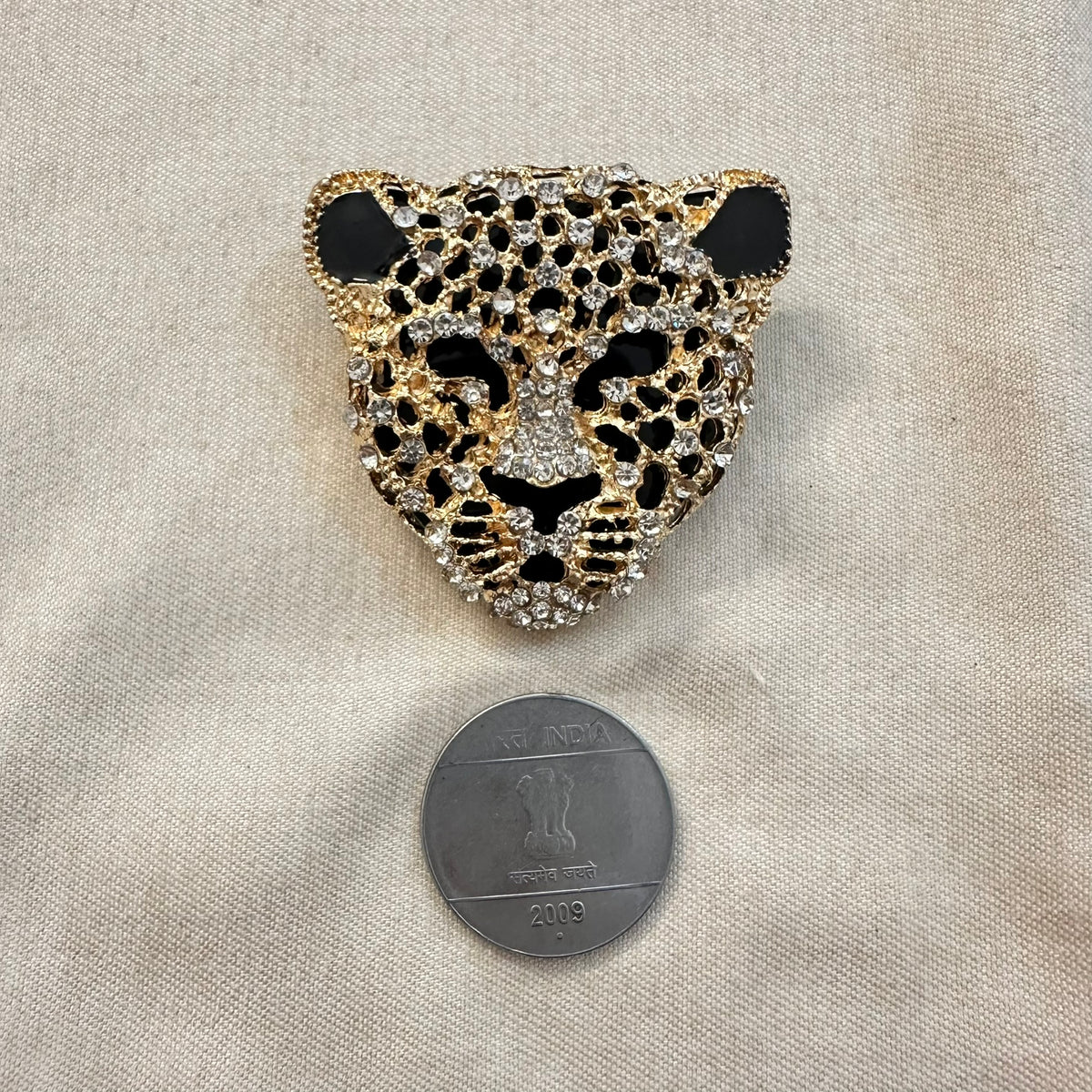 Antique Finish Indian Brooch Pins, Royal Crest Jewelry, Wedding Accessories