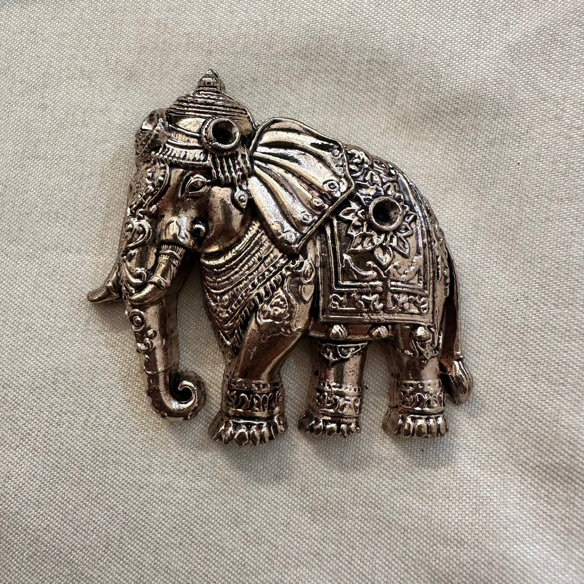 Antique Finish Indian Brooch Pins, Royal Crest Jewelry, Wedding Accessories