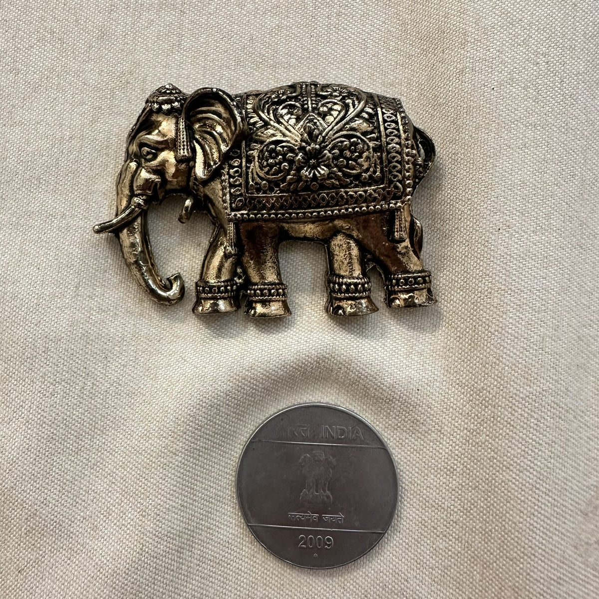 Antique Finish Indian Brooch Pins, Royal Crest Jewelry, Wedding Accessories