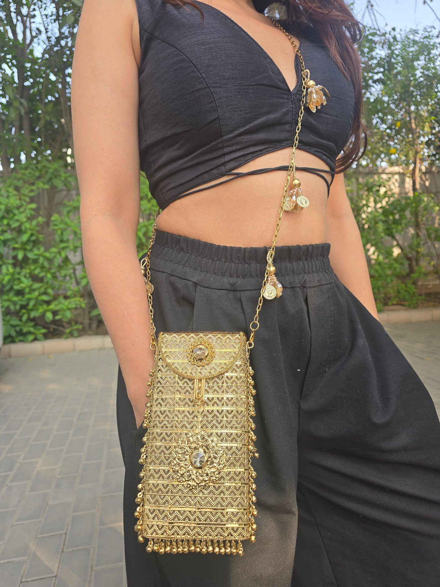 The Vintage Jardin Gold Mesh Crossbody Phone Pouch with 2-in-1 Waist & Crossbody Sling